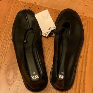 Zara Black Slip-On Flats with Rounded Toe and Flexible Sole